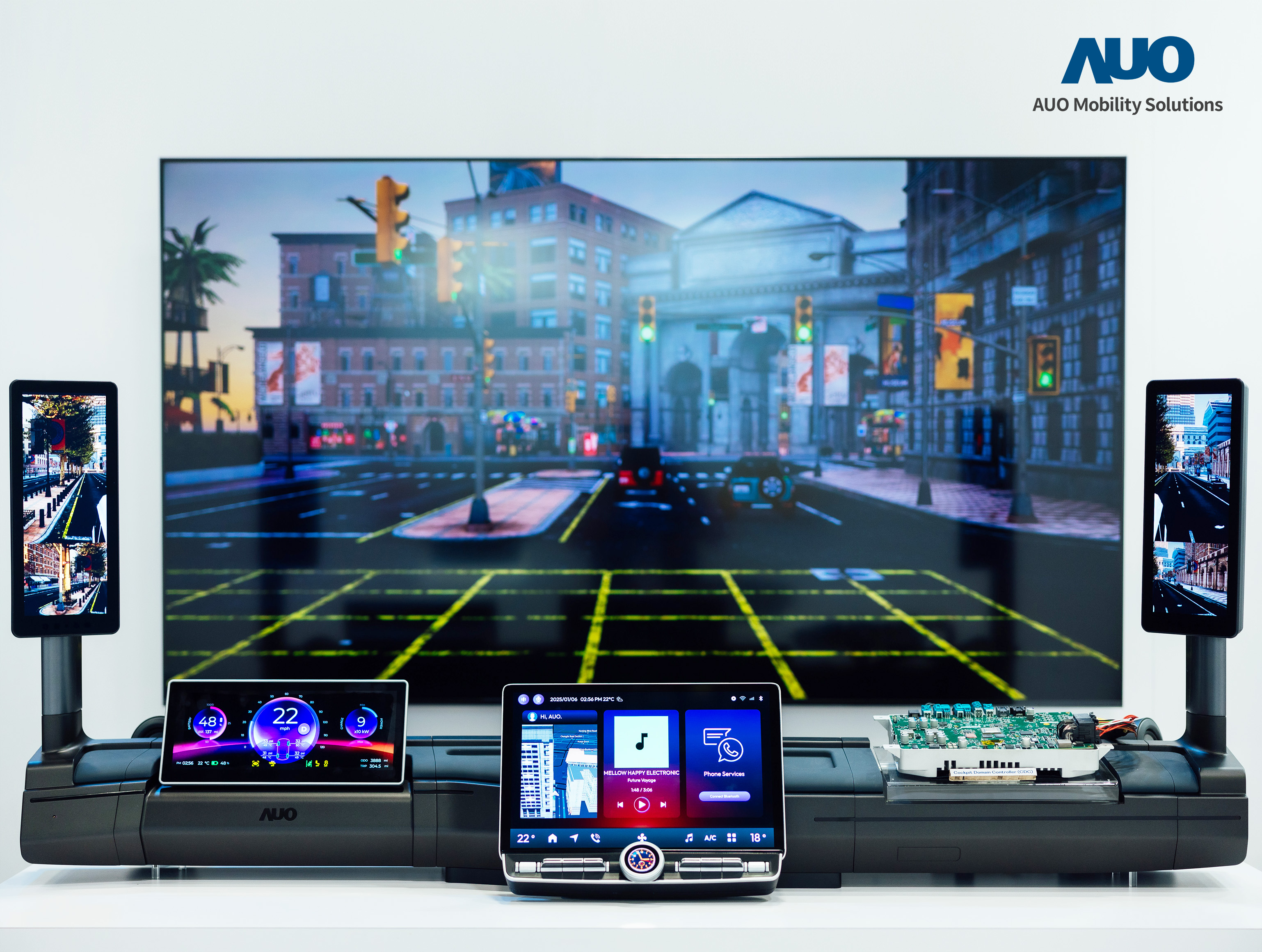 好体育官方app下载智慧行动推出智慧座舱域控平台，支持CDC、分区架构并整合AI运算模块，提供智能体感与座舱互动功能，驱动个人化座舱功能全面升级。