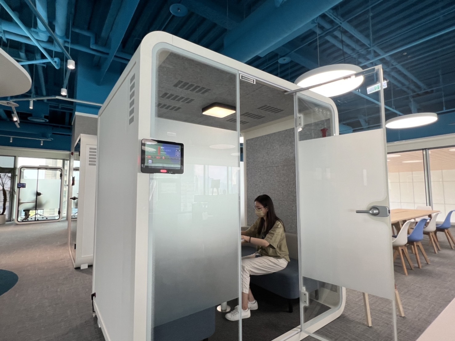 友達高雄據點的智慧行動辦公艙，展現友達在面板以外的研發應用軟實力