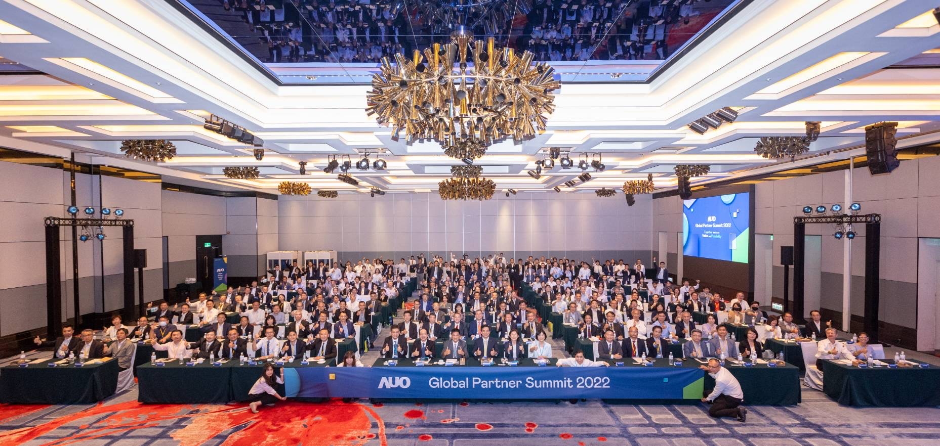 友達推動「安心、創新、用心、同心、盡心」五星職旅，為菲籍員工打造全方位照護，首度贏得「人權實踐與發展領袖獎」殊榮