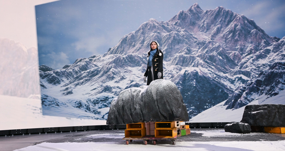 友達顯示屏專業調校技術與專案安裝經驗，使顯示屏呈現創作者想表達的精緻內容，讓表演者有沉浸式臨場感使演出逼真