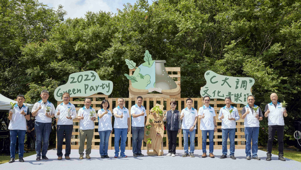 友達光電攜手供應商夥伴及台中市政府，共同倡議及推廣加樹減塑、節能減碳的淨零綠生活