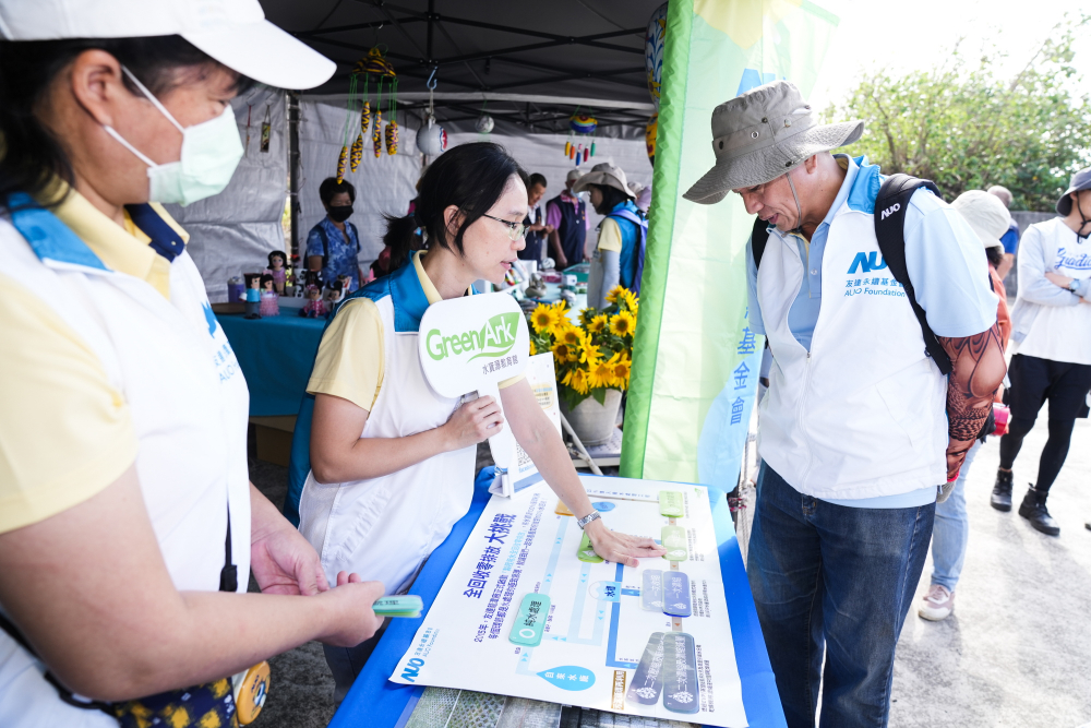 2023年友達永續基金會Ocean Party活動攜手社會企業及地方創生團體，策展食衣行等循環再生環教市集，及電動巴士接駁等低碳活動設計，打造減塑低碳的永續淨灘活動