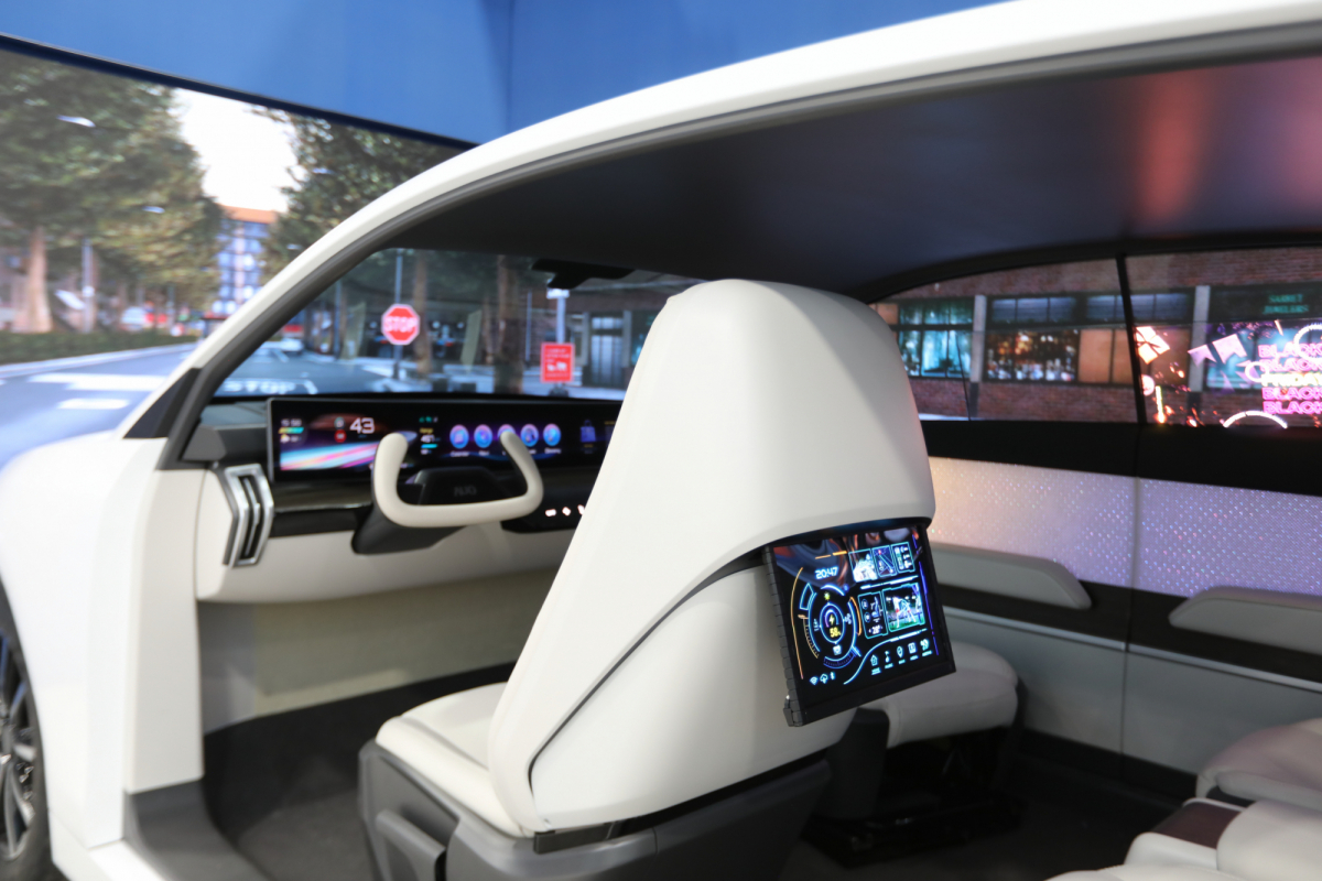 好体育官方app下载的「可卷式后座娱乐显示器」加强后座乘客的感官体验，并保有个性化设计，可依使用偏好进行动态调整。