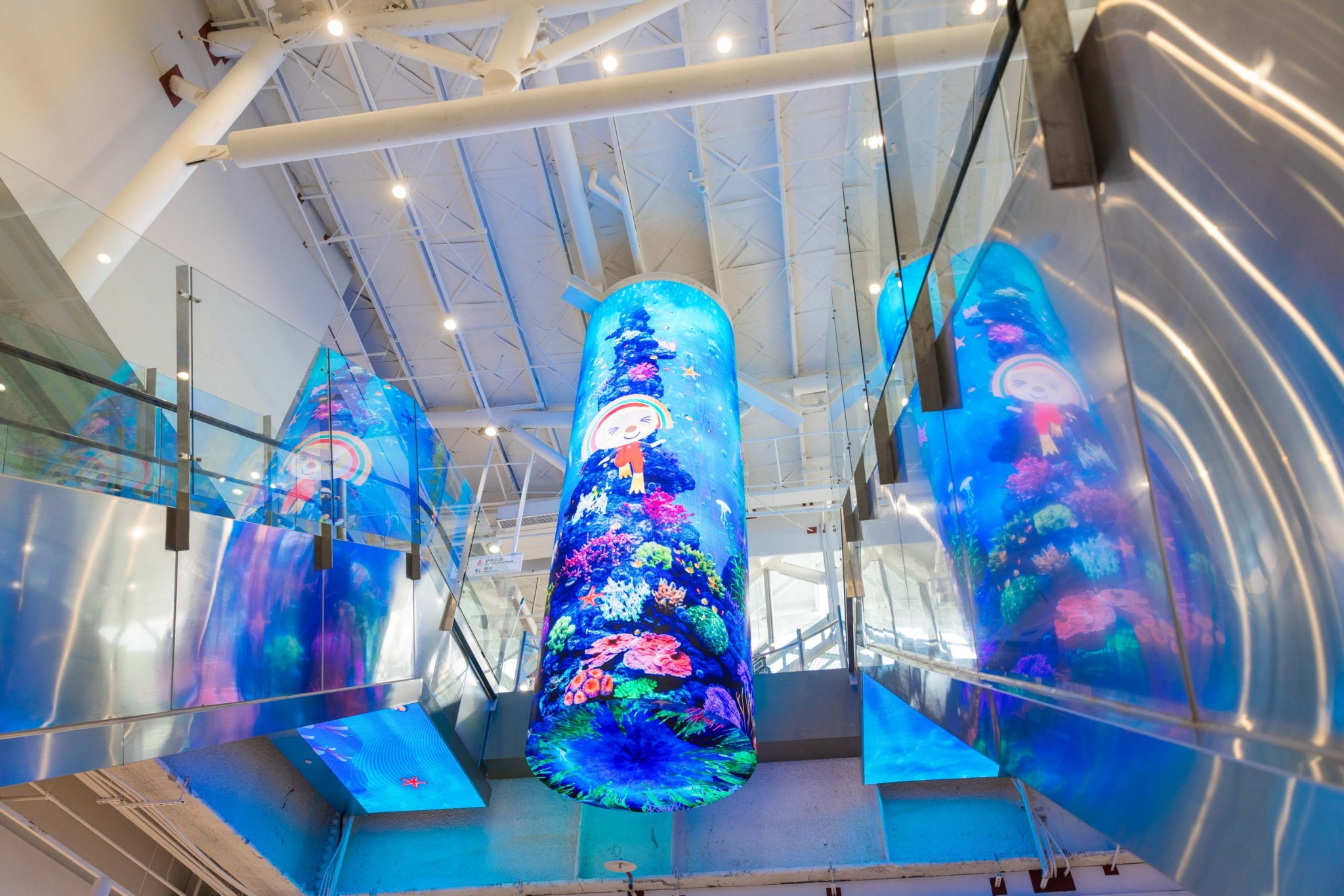 達擎與傑可達整合先進顯示技術與軟硬體應用服務，提供一系列大型LED顯示解決方案，為全新改裝開幕的「清水服務區」佈局嶄新視覺體驗。