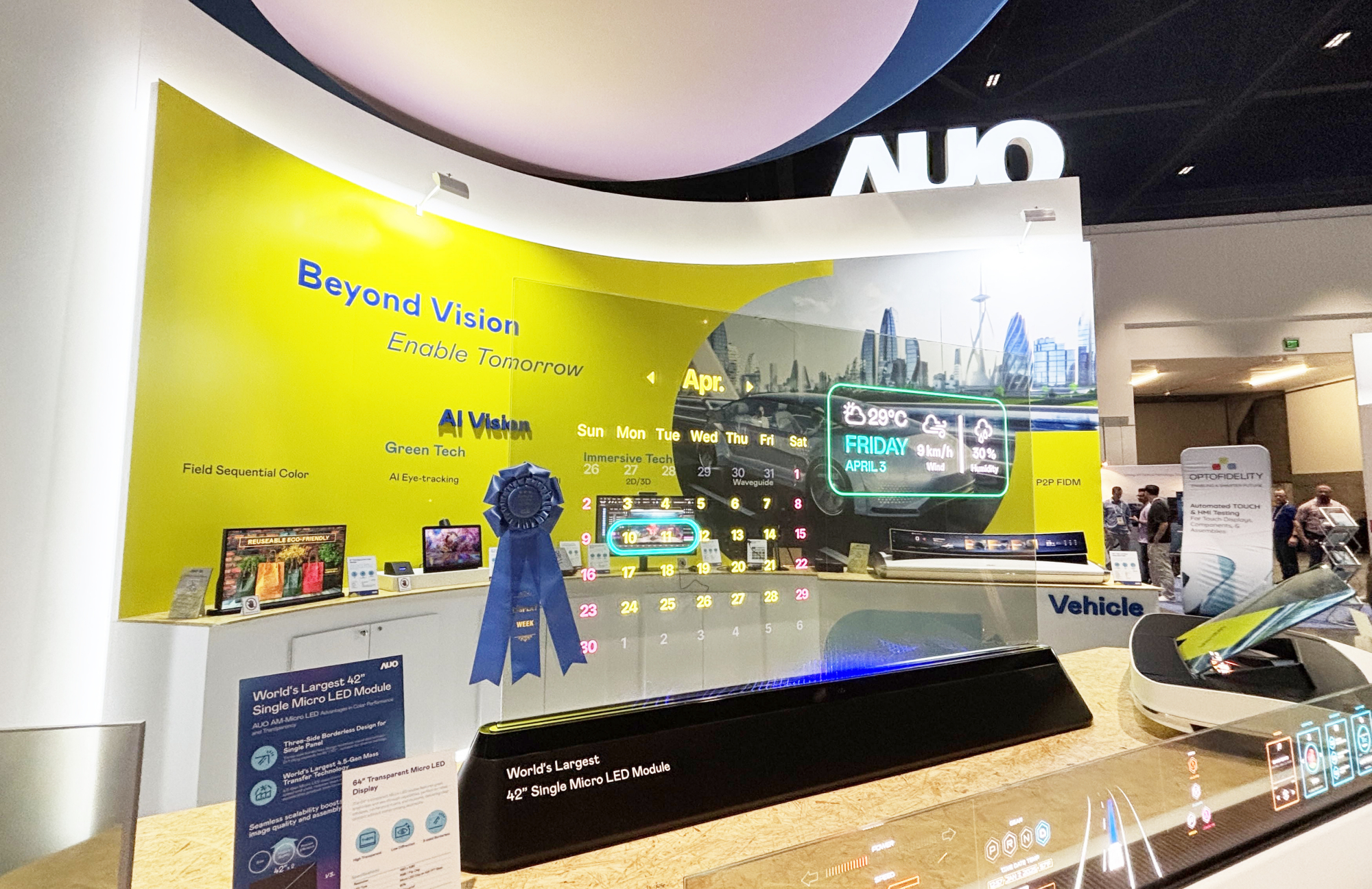 好体育官方app下载64吋透明Micro LED显示器获〝最佳Micro LED技术应用奖〞，其绝妙的透明穿透特性，同时具备1,000 nits的高亮度表现，并透过精细的无缝拼接延伸，可依需求灵活应用于多元场域，展现出Micro LED显示技术划时空的无限潜力