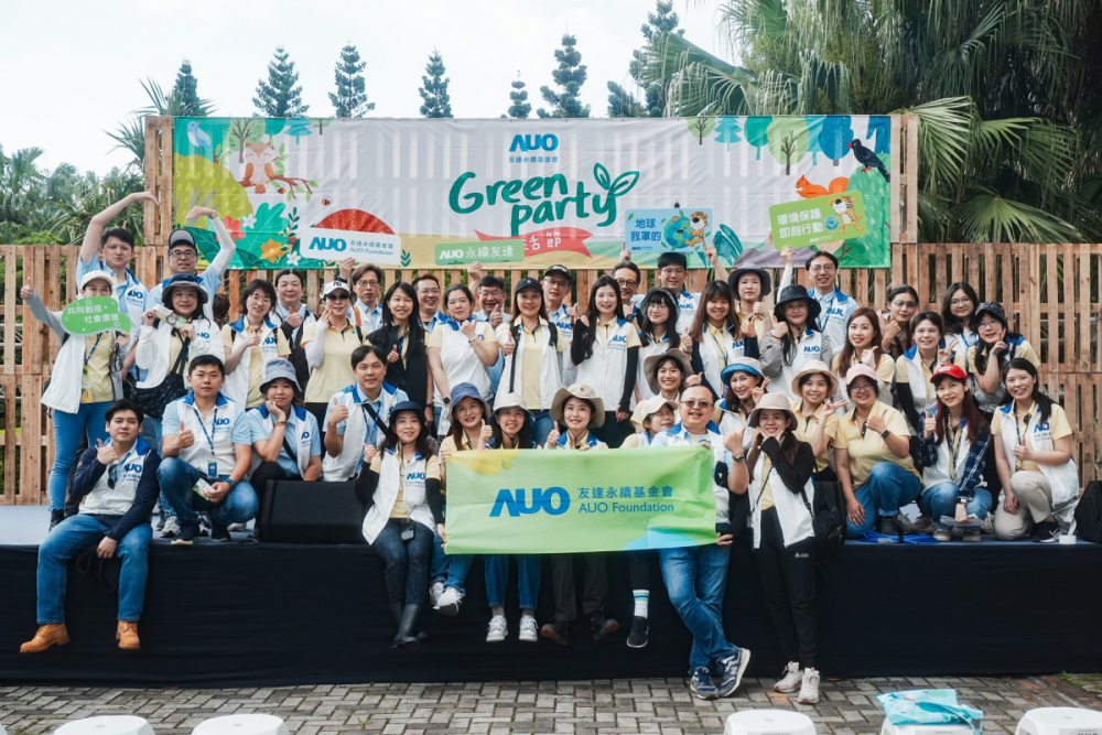 友達積極推動低碳轉型、節能減碳與減塑行動，落實環境承諾與社會責任，榮獲「台灣百大永續典範企業獎」